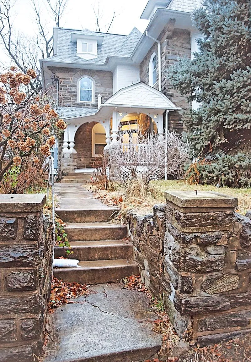 3 bed, 1200 sqft, $2,100 — Photo 1