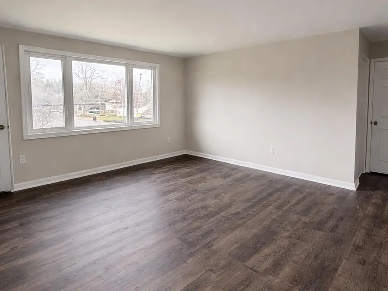 212 Woodlawn Ave #B — Photo 4