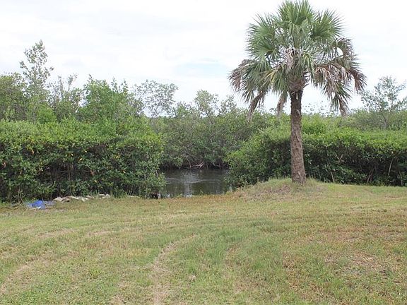 3rd image of Sea Breeze Dr