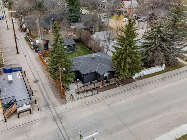 2 E Elk Ave, Okotoks, AB T1S 1J8