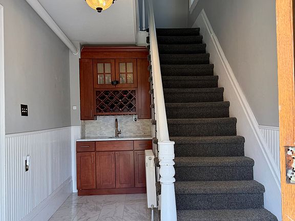 2nd image of 115 Caroline St #2
