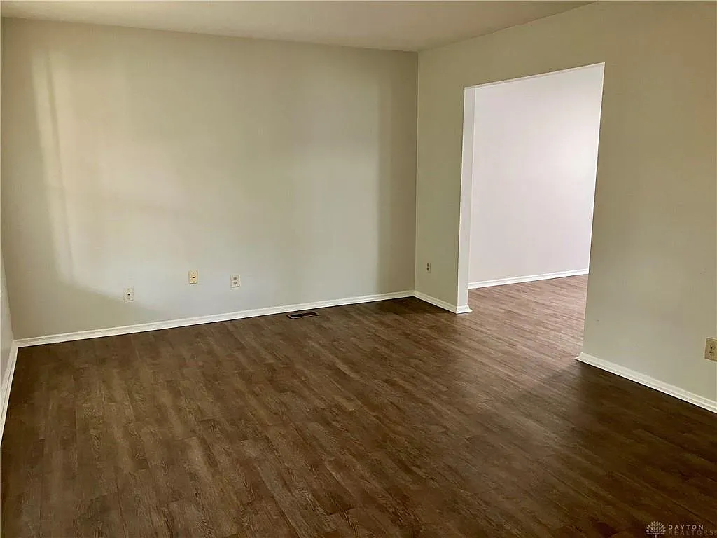 4 bed, 2.5 bath, 2226 sqft, $2,200 — Photo 2
