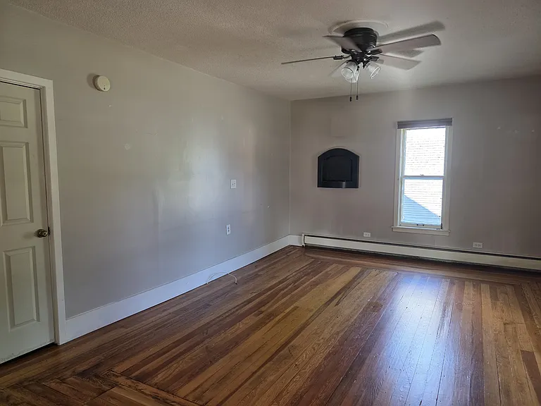 405 E Grand River Ave — Photo 5