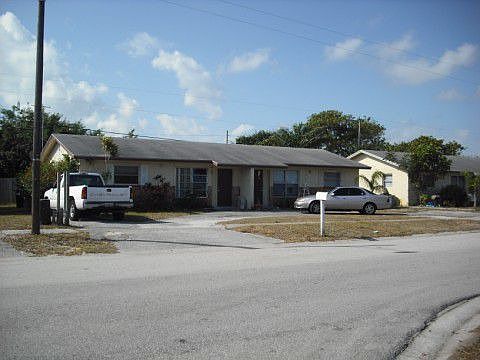 1st image of 8832 SE Parkway Dr