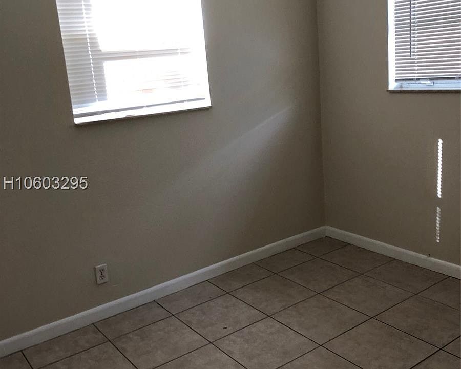 1st image of 109 NW 14th Way APT 4