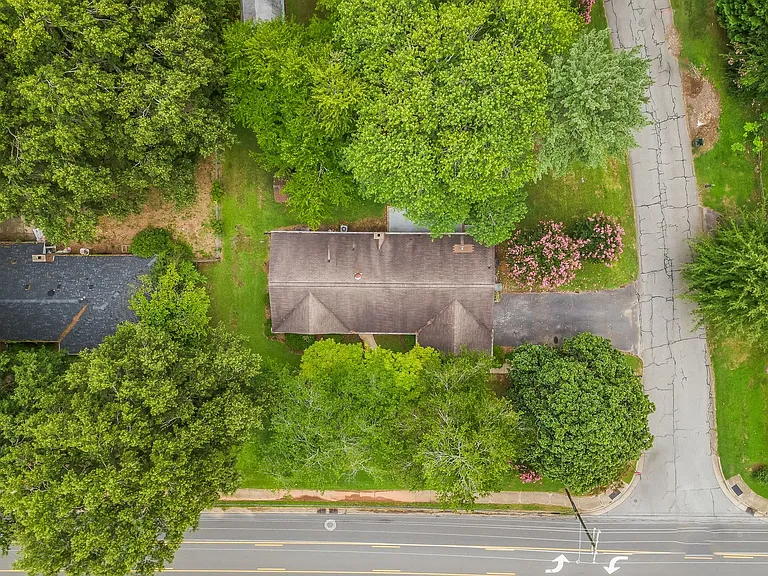 701 N Peace Haven Rd — Photo 39