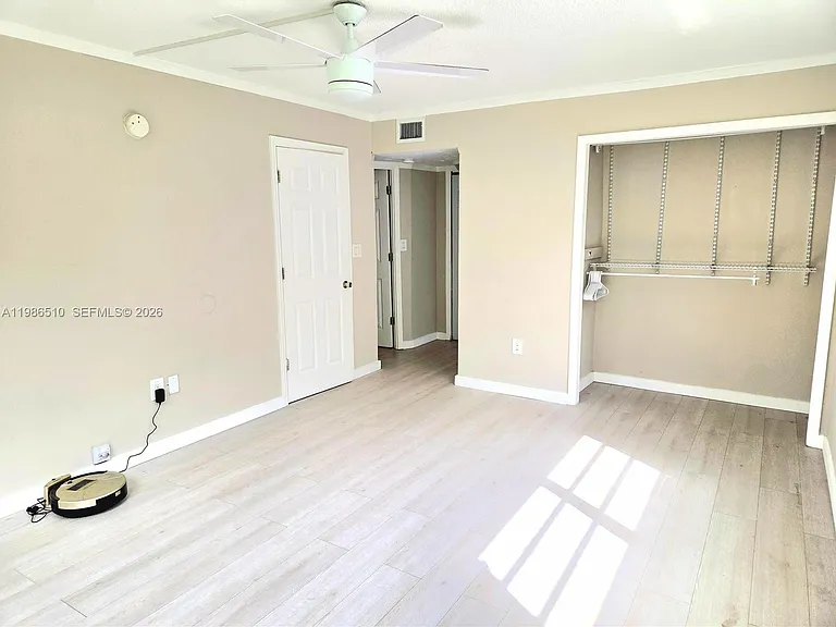 1700 NE 191st St #100 — Photo 13