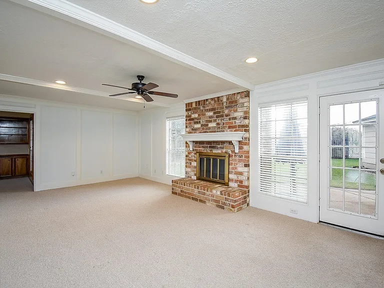 910 Shillington Dr — Photo 13