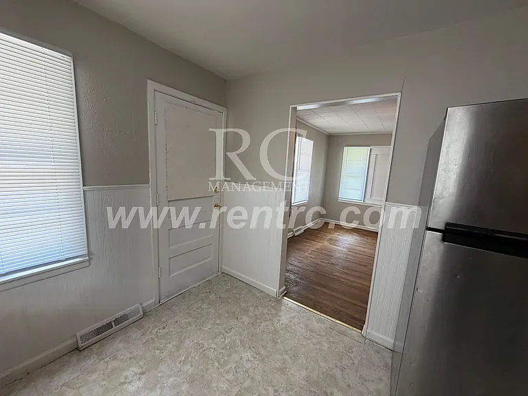 919 Martin St — Photo 3