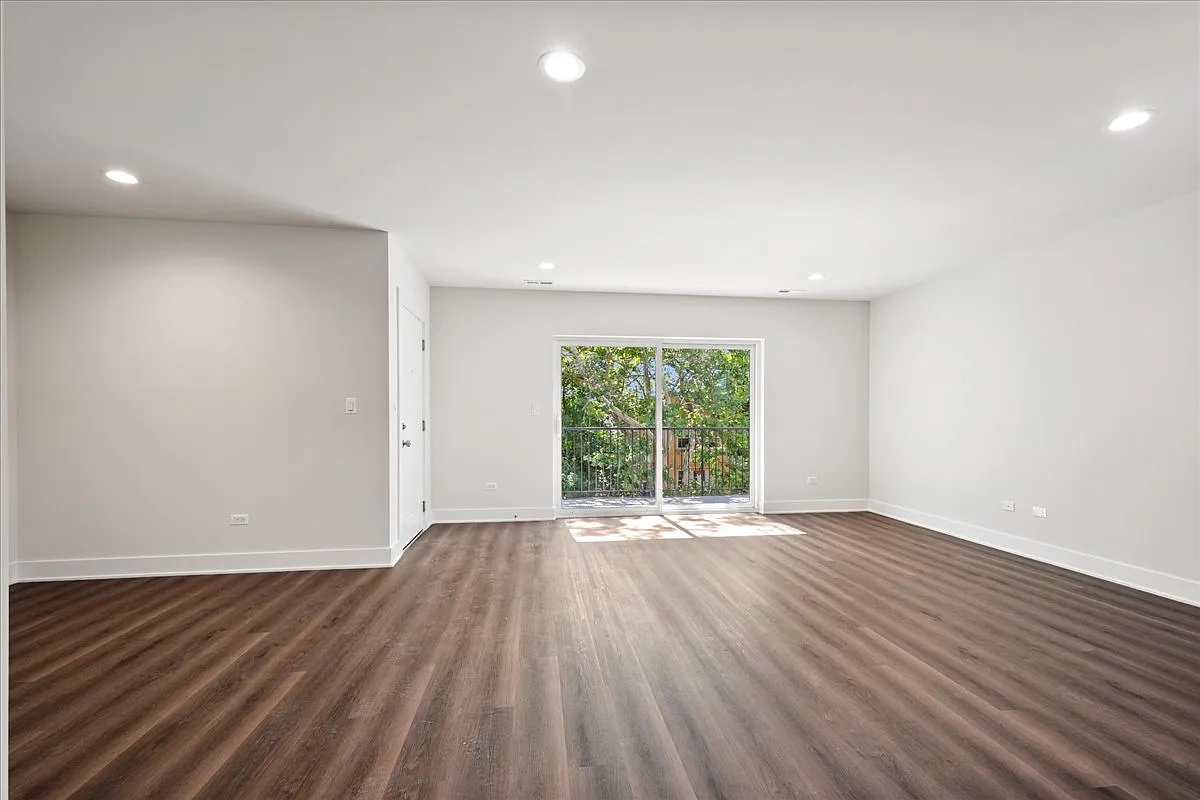 2316 W Arthur Ave — Photo 3