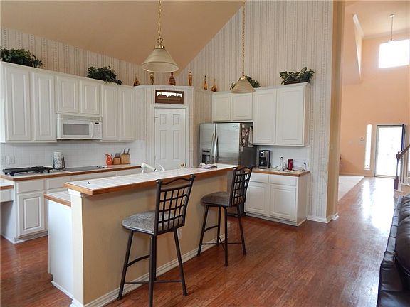4th image of 3328 Stoneway Dr