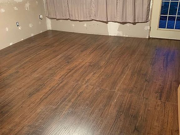 4th image of 210 Shump St