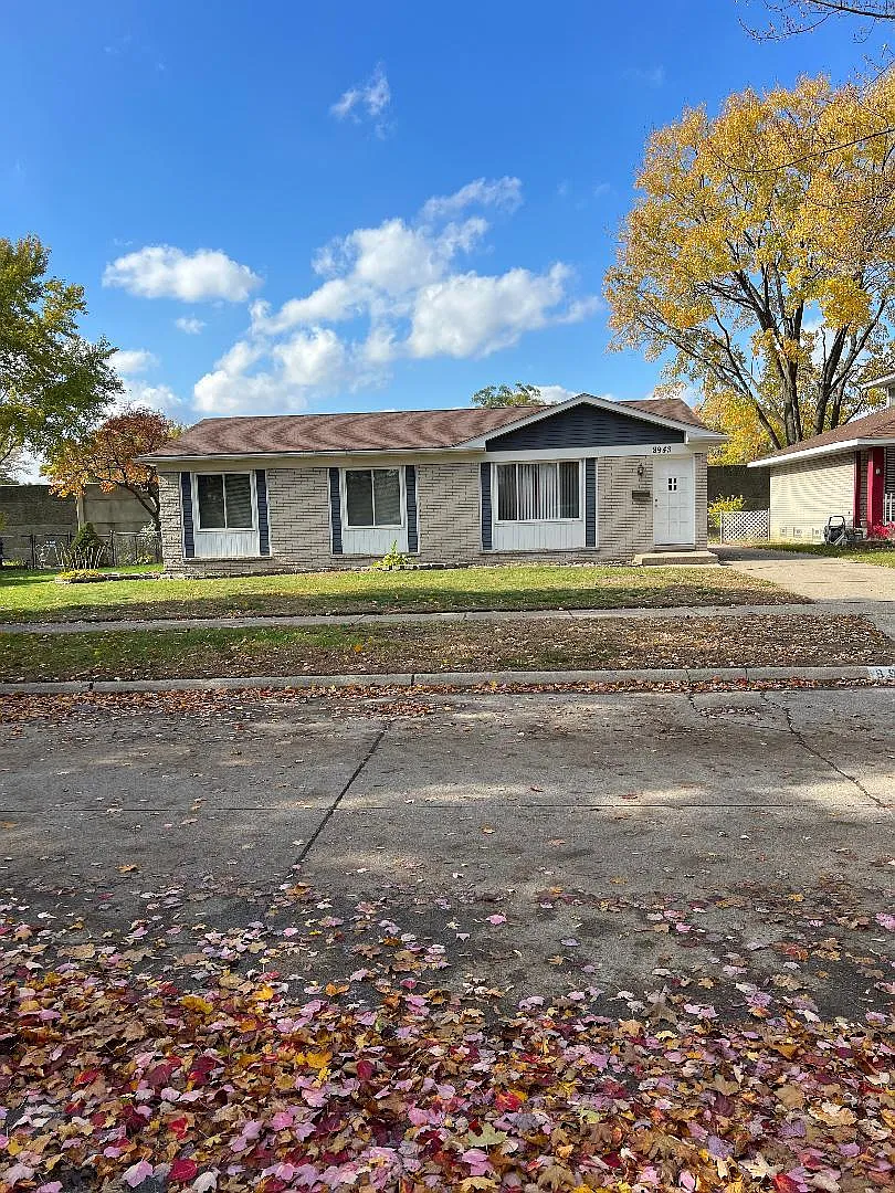 Briarwood Dr, Plymouth — Photo 1