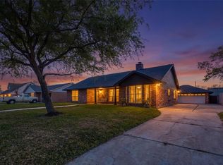 2406 Shelia St, Pearland, TX 77581