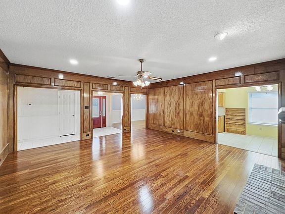 5th image of 302 W Apollo Rd