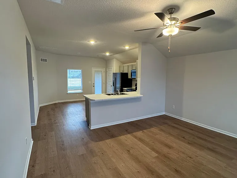 893 N Buckeye St — Photo 3