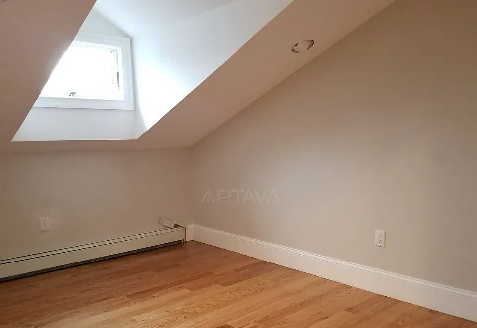 19 Ashland St #3