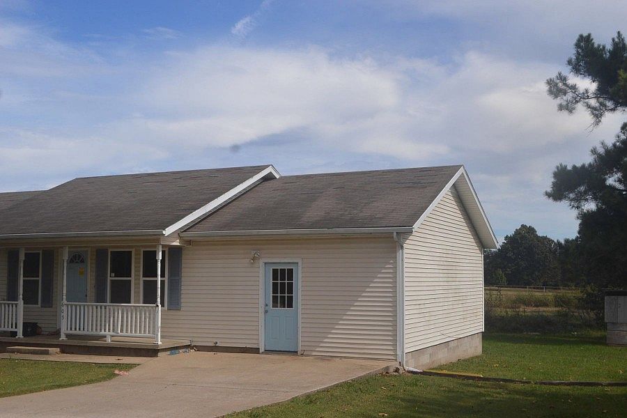 2nd image of 605 Tharp Ave