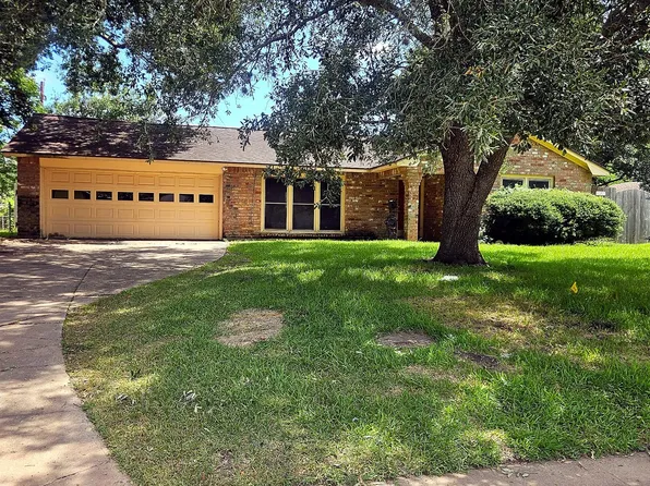 219 Carnation St, Lake Jackson, TX 77566