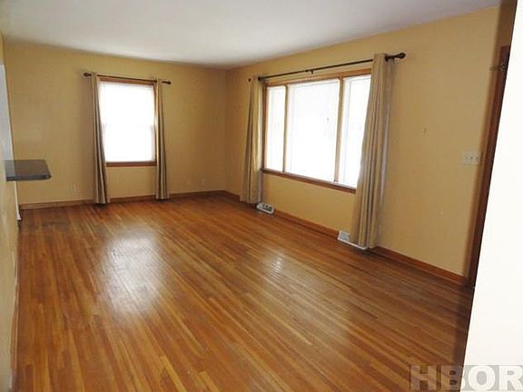 2nd image of 225 Edinborough Dr