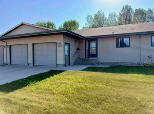 3208 4th St SW, Minot, ND 58701