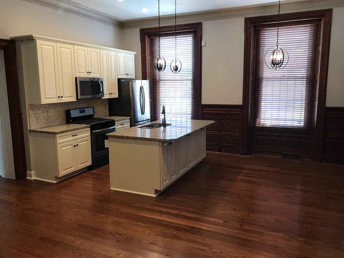 Building Photo - 930 N Lincoln Ave #2