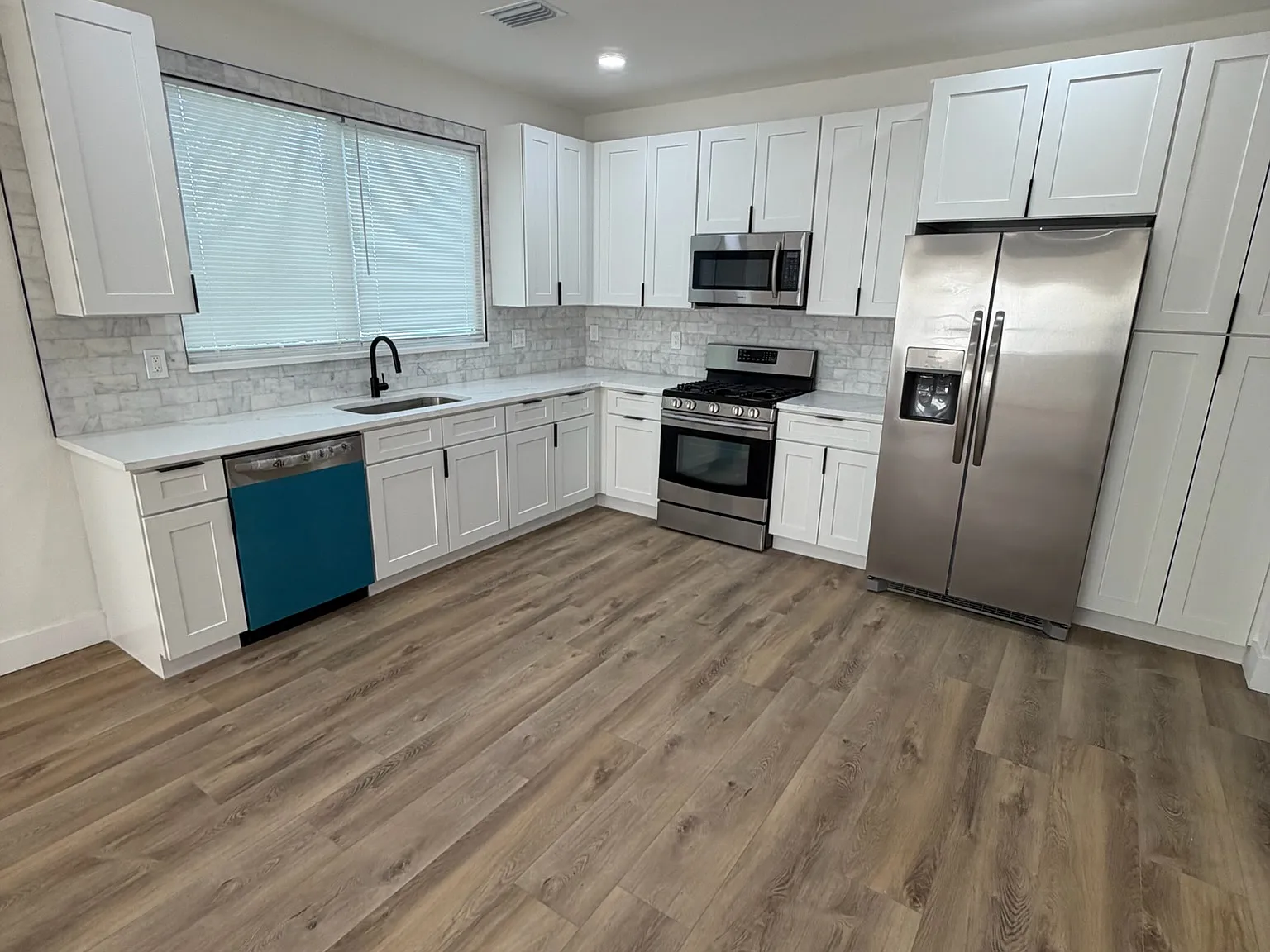 2 bed, 1300 sqft, $2,250 — Photo 2
