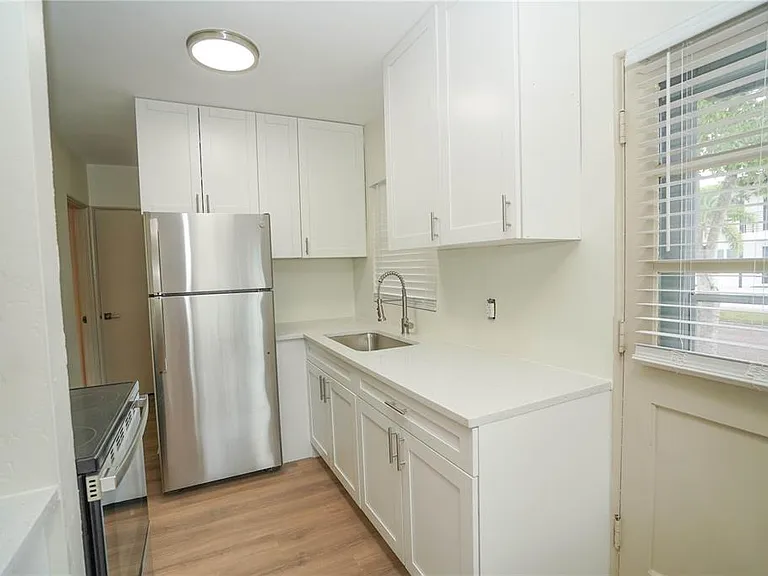 2001 Dr Martin Luther King Jr St N #4 — Photo 3