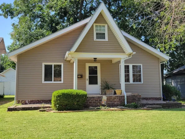 1407 E 2nd Ave, Winfield, KS 67156