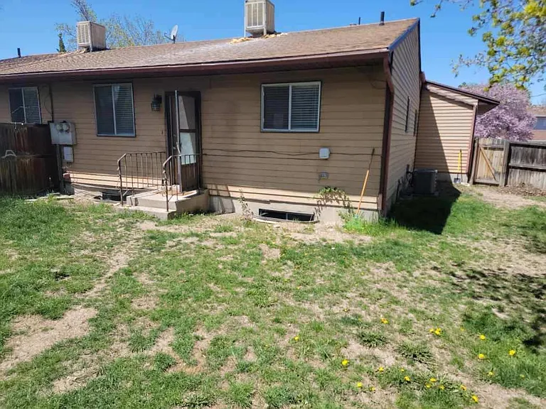 656 E Larchwood Dr — Photo 10
