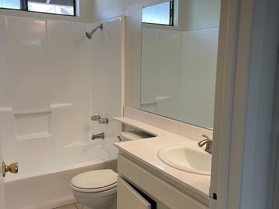 3rd image of 119 S Magnolia Ave #3