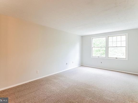 4th image of 9908 Rickover Ct
