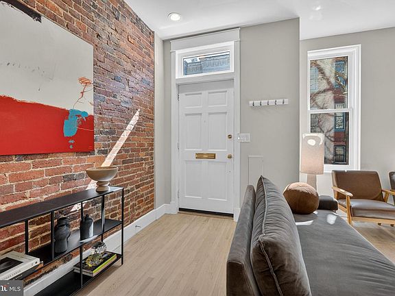 4th image of 654 Acker Pl NE