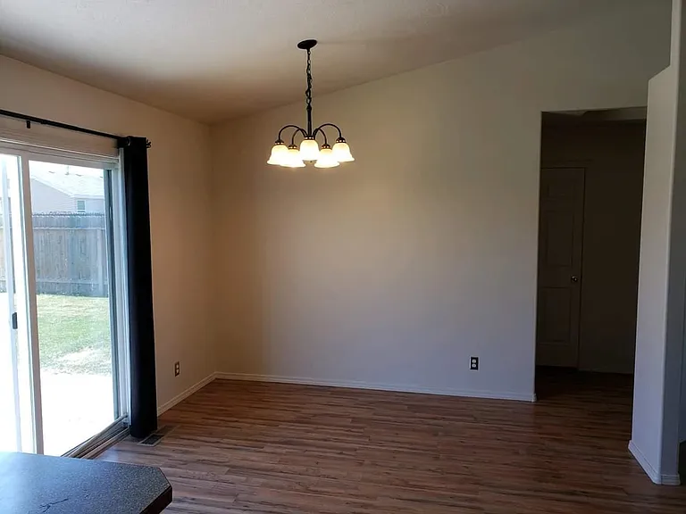 1455 Sommer St — Photo 6