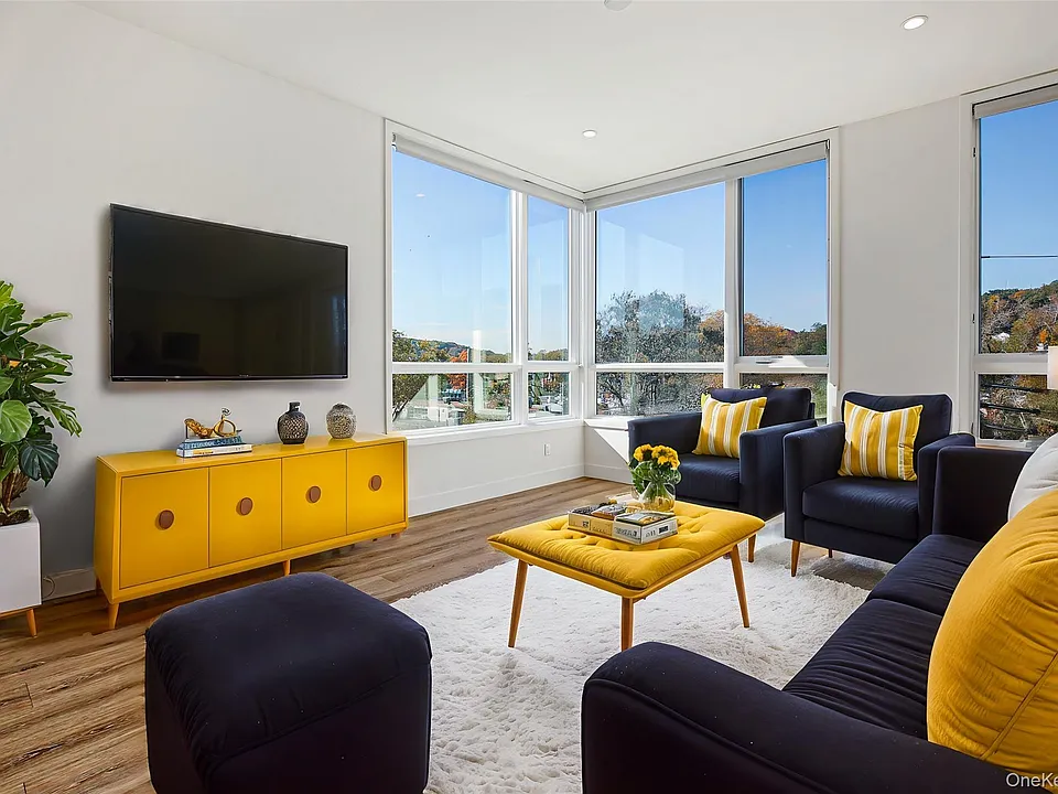 39 Washington Ave #202