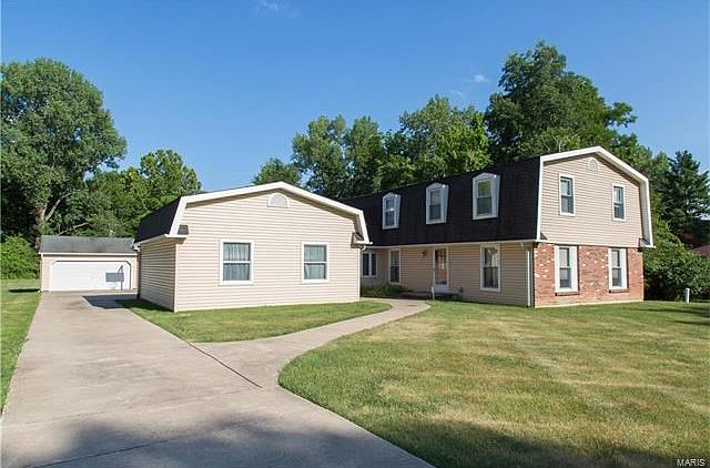 155 Duke Drive in the Castlereagh Subdivision offers 2470 sq ft, 4 brs, 2.5 baths and a 5-car garage sitting on 1.18 acres.