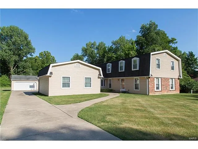 155 Duke Dr photo 1