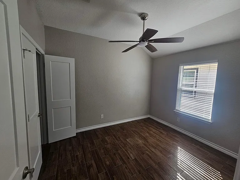 2608 Alamo St — Photo 12