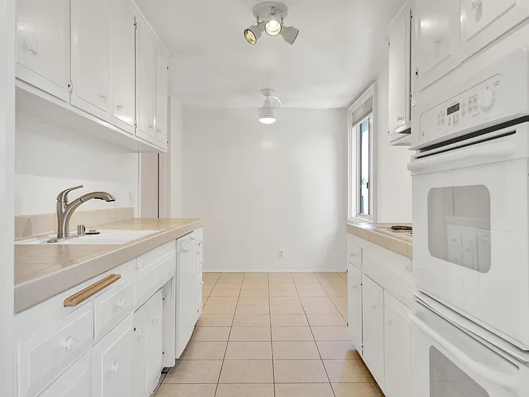 5301 Balboa Blvd #M8 — Photo 8