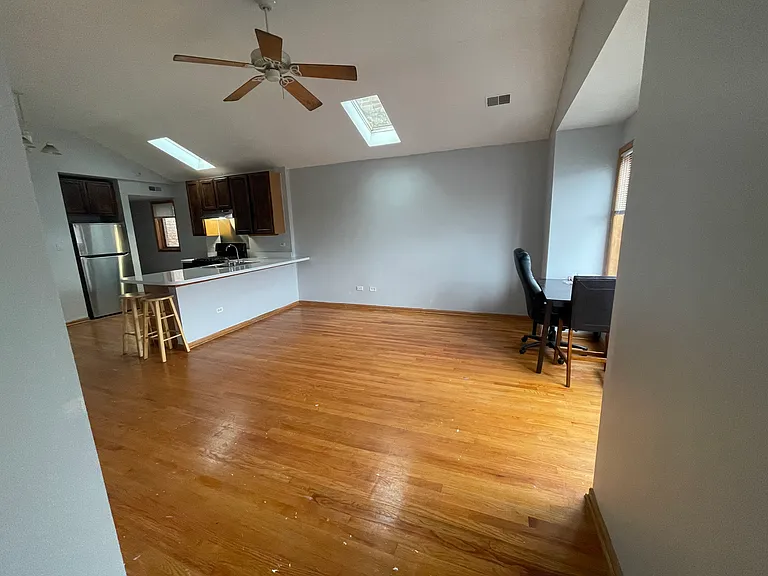 2431 W Lexington St — Photo 3
