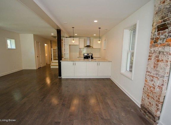 2nd image of 151 N Jane St