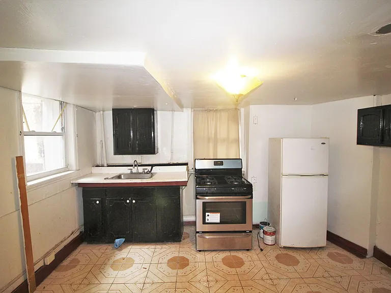 117 W. 29th St — Photo 13