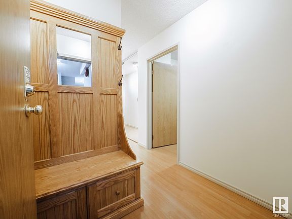 3rd image of 4812 51st Ave #204