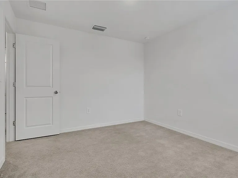 19550 Fairhill Ct — Photo 31