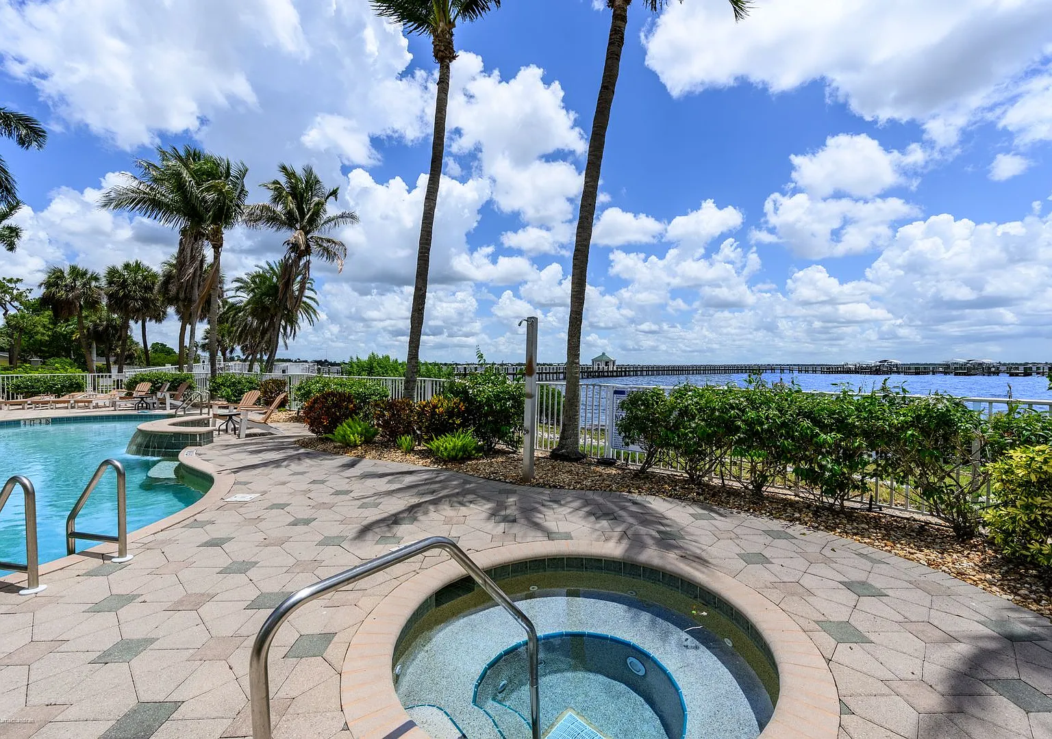 Turnkey Furnished Executive Rental On The Harbor — Photo 2