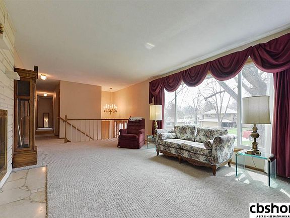3rd image of 813 S 129th Ave