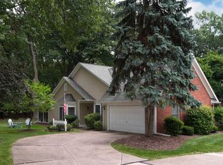 225 Westwind Dr, Avon Lake, OH 44012