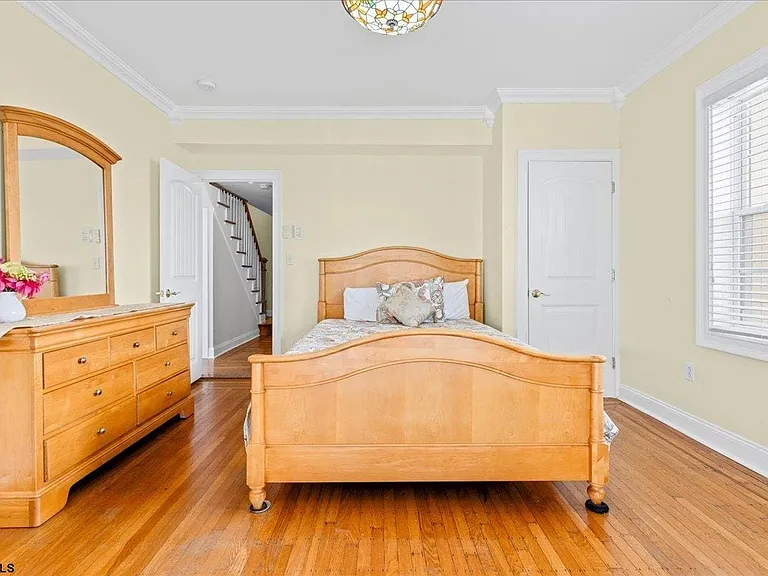 104 S Oakland Ave — Photo 19