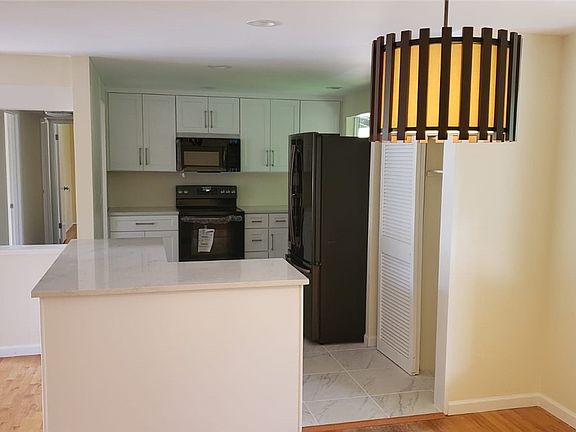 4th image of 2212 170th Ave NE