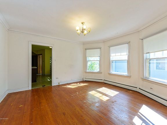 4th image of 1427 E Walnut Ave